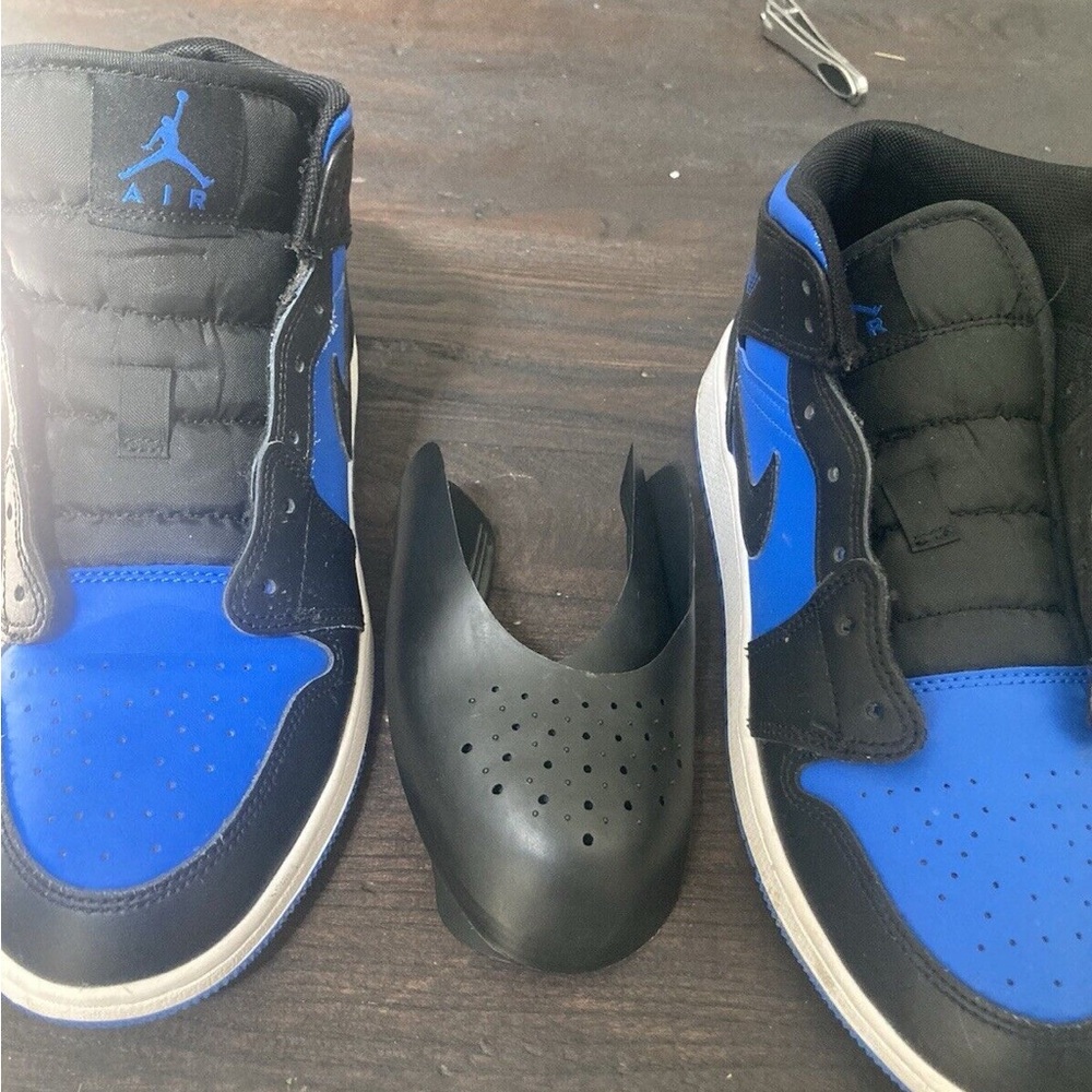 Size  - Jordan 1 Low True Blue Cement